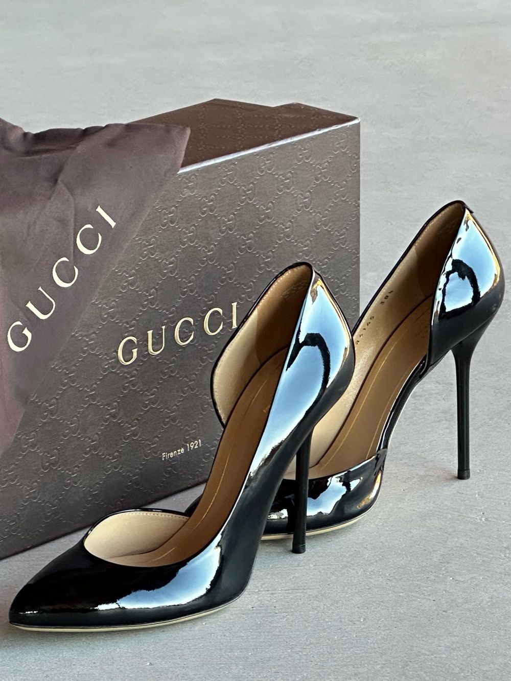 Gucci Patent Leather D’Orsay Pointed Toe Pumps Heels Black 38.5 w/ Box Dust Bag